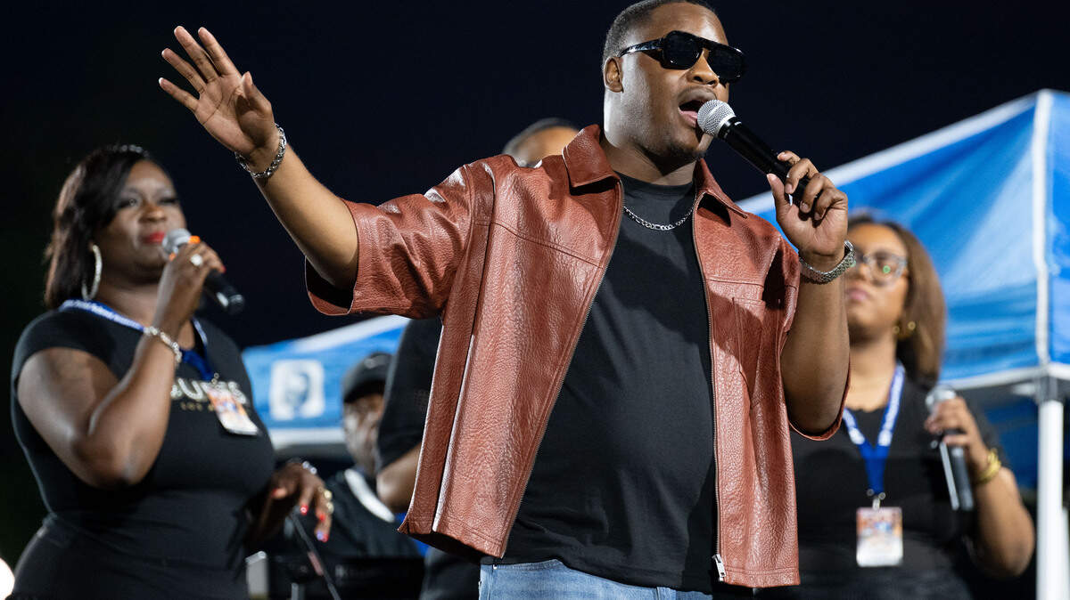 Moss Point celebrates local American Idol star's return | Biloxi
